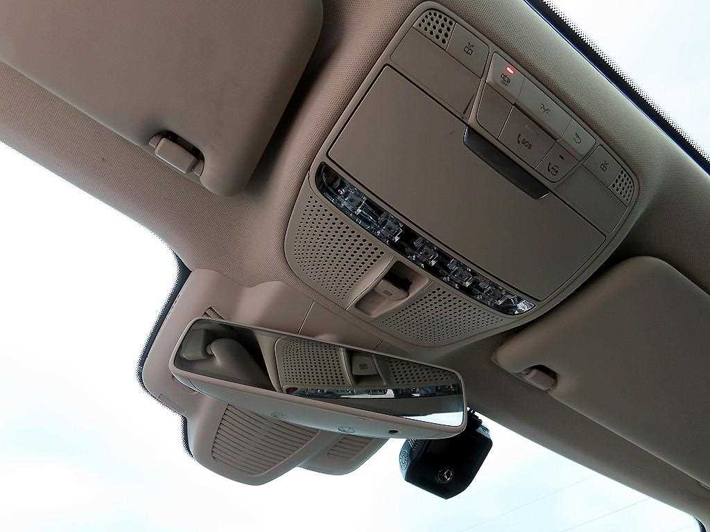 Mercedes-Benz E-Class — photo 15