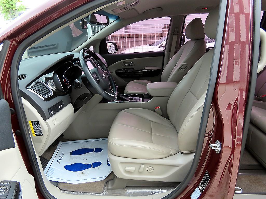 Kia Carnival — photo 05