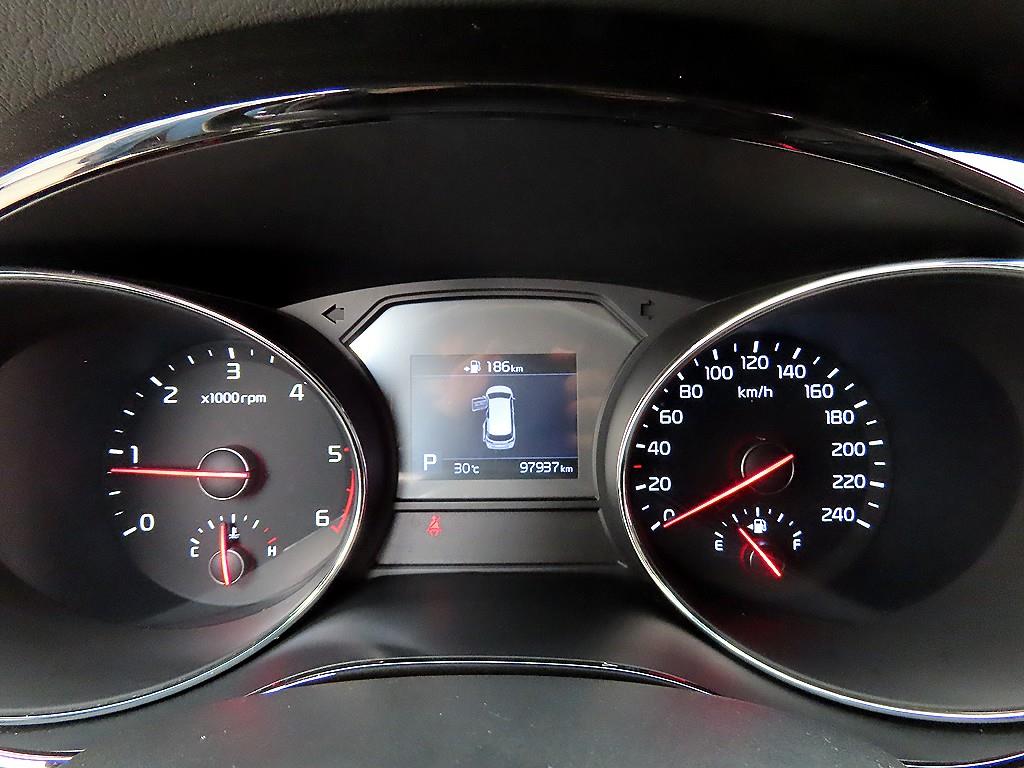 Kia Carnival — photo 09