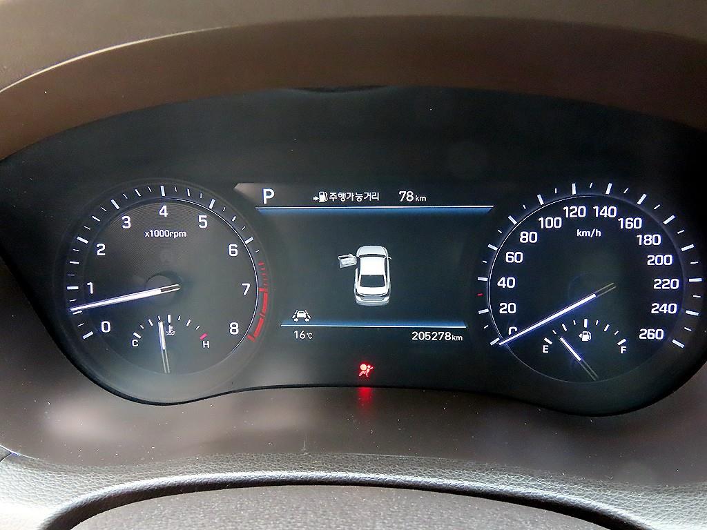 Genesis G80 — photo 09