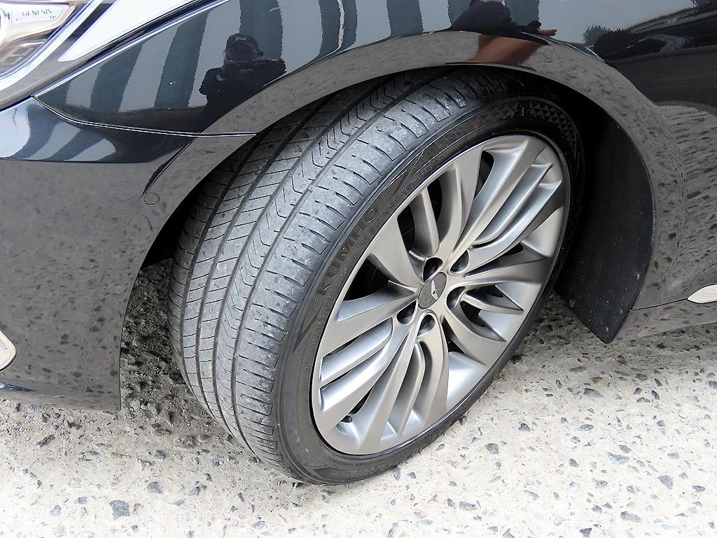 Genesis G80 — photo 20