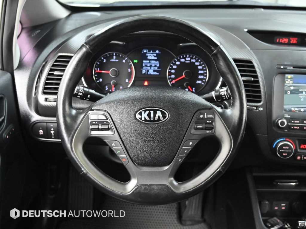 Kia K3 — photo 13