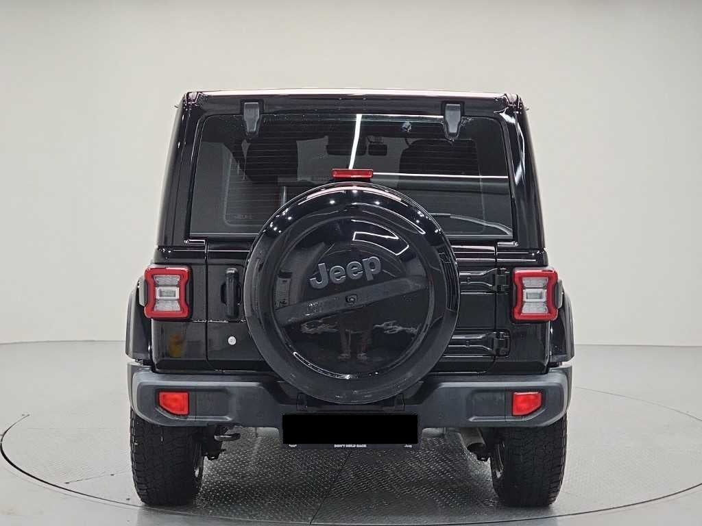Jeep Wrangler — photo 03