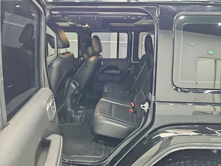 Jeep Wrangler — photo 12