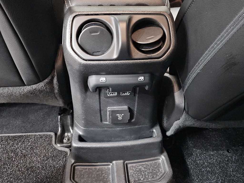 Jeep Wrangler — photo 13