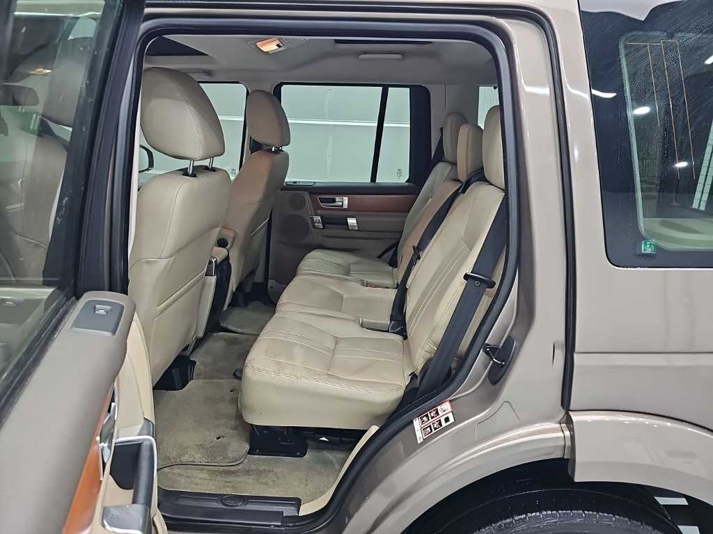 Land Rover Discovery — photo 12