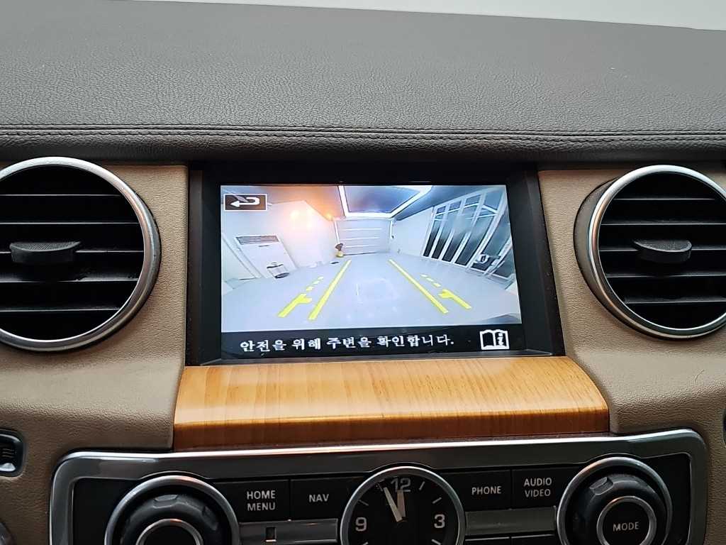 Land Rover Discovery — photo 16