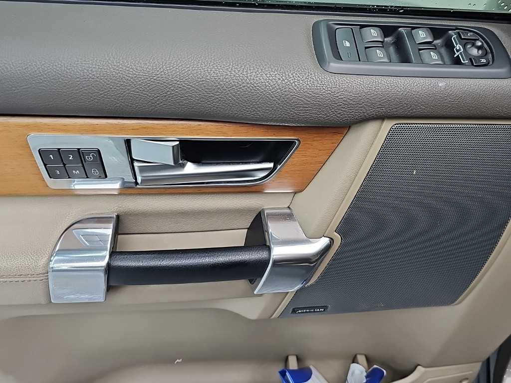 Land Rover Discovery — photo 17