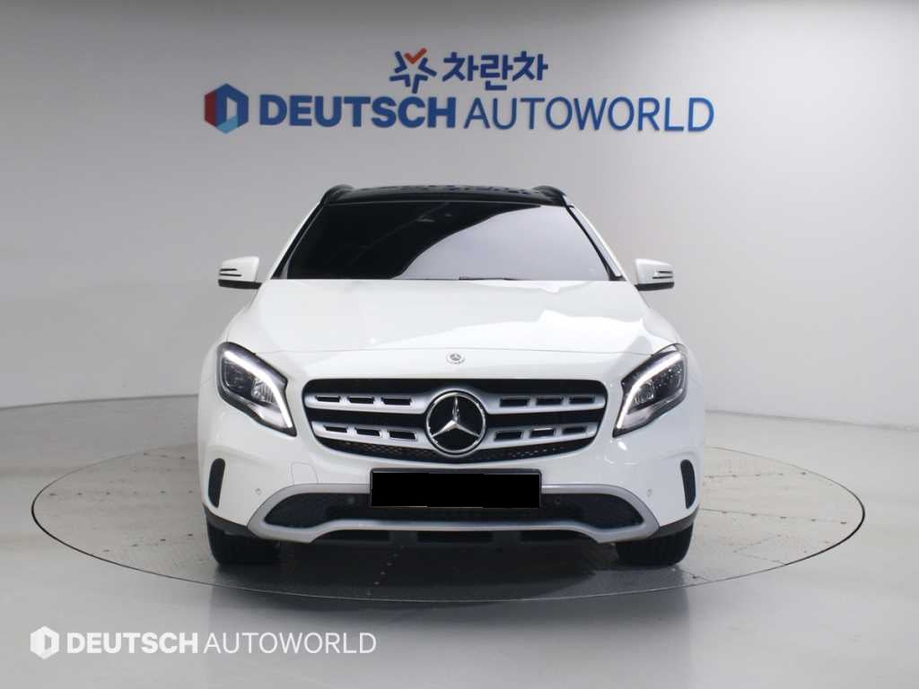 Mercedes-Benz GLA-Class — photo 01