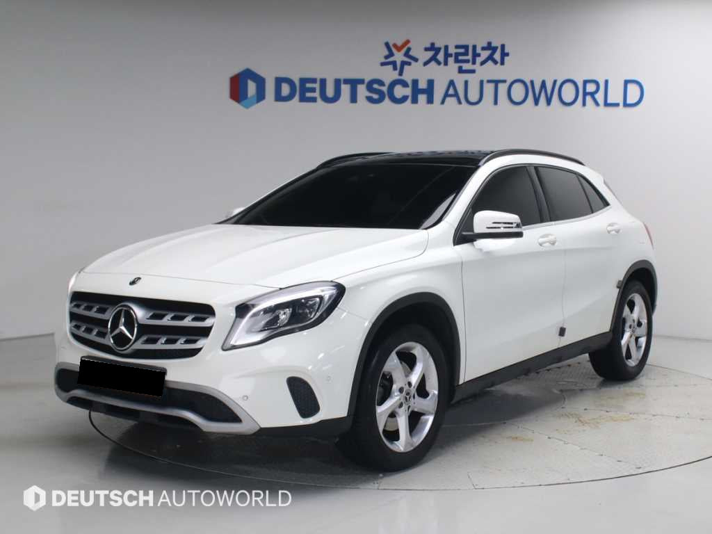 Mercedes-Benz GLA-Class — photo 02