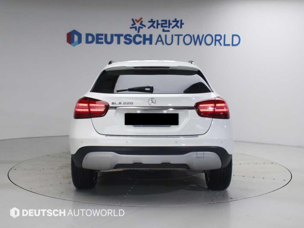 Mercedes-Benz GLA-Class — photo 04