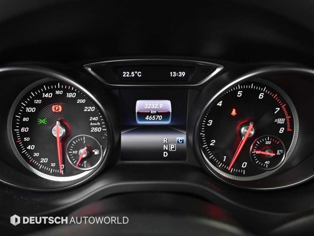 Mercedes-Benz GLA-Class — photo 08
