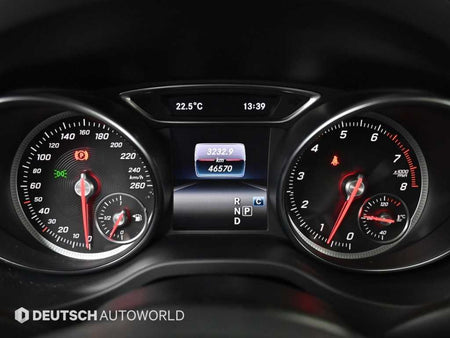 Mercedes-Benz GLA-Class — photo 08