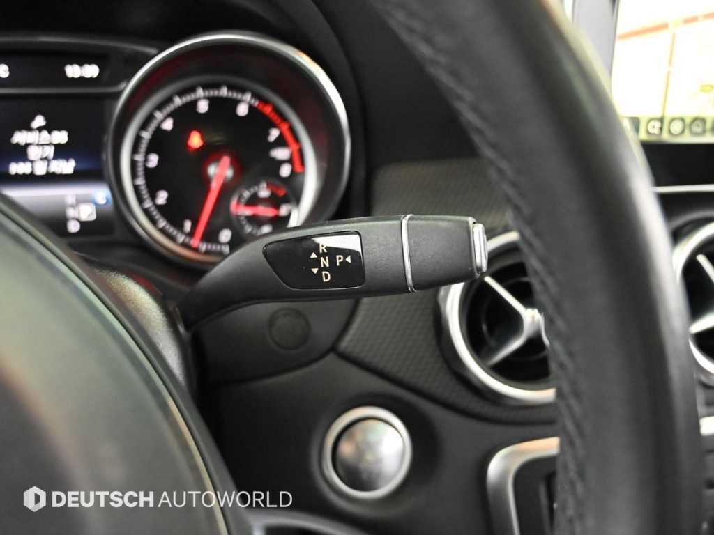 Mercedes-Benz GLA-Class — photo 09