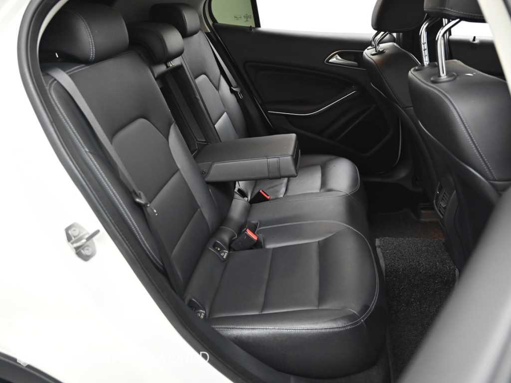 Mercedes-Benz GLA-Class — photo 12