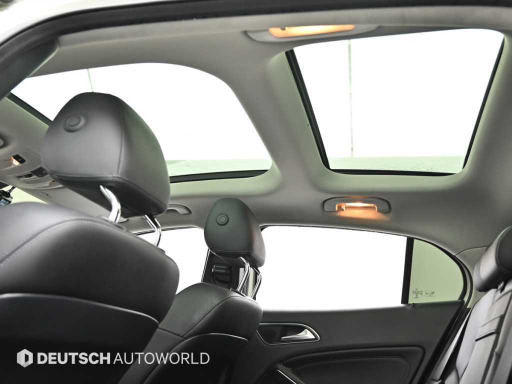 Mercedes-Benz GLA-Class — photo 18