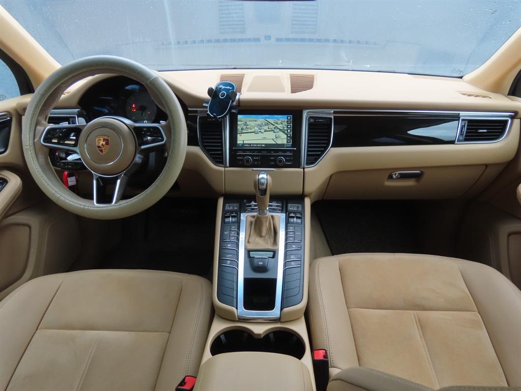 Porsche Macan — photo 08