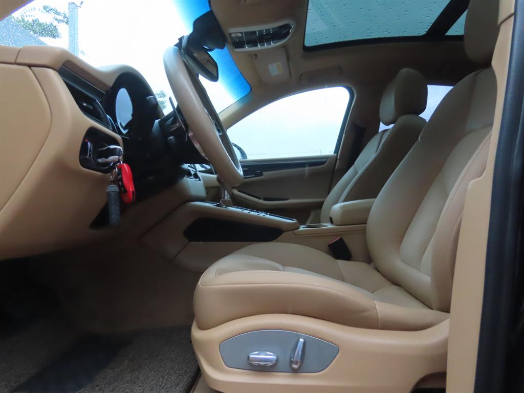 Porsche Macan — photo 15