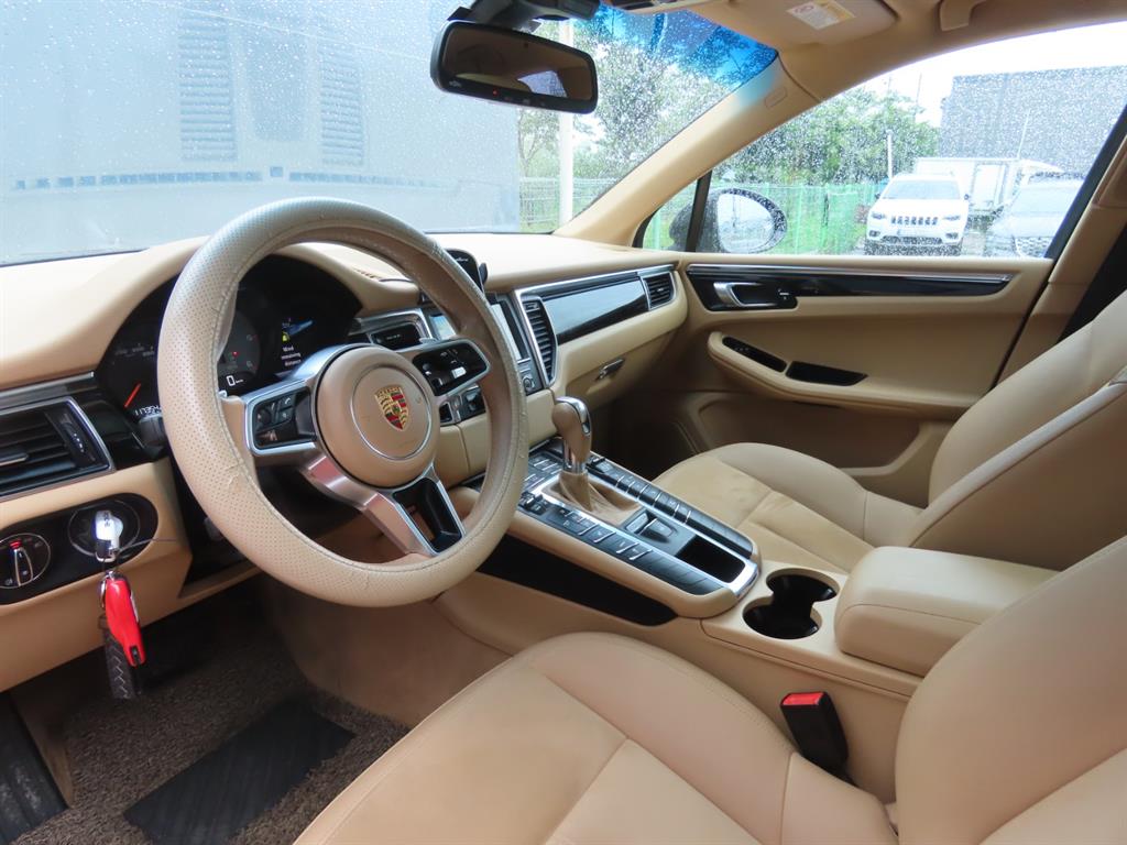 Porsche Macan — photo 16