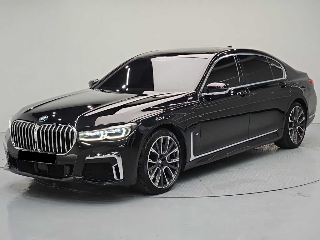 BMW 7-Series — photo 01