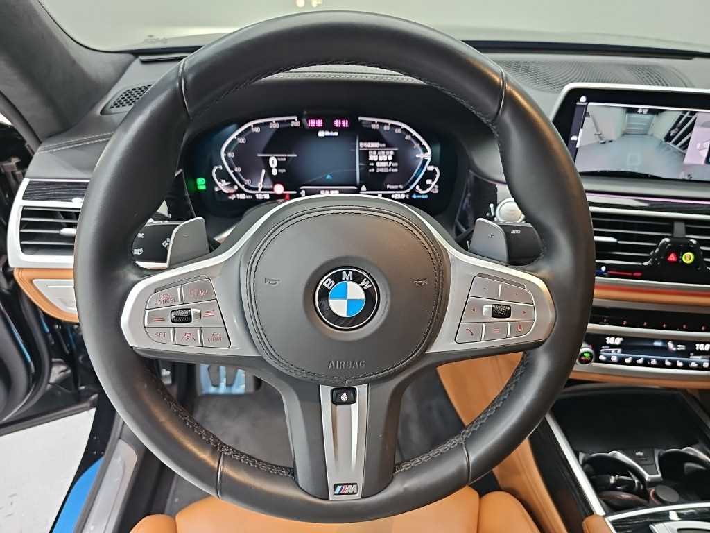 BMW 7-Series — photo 09
