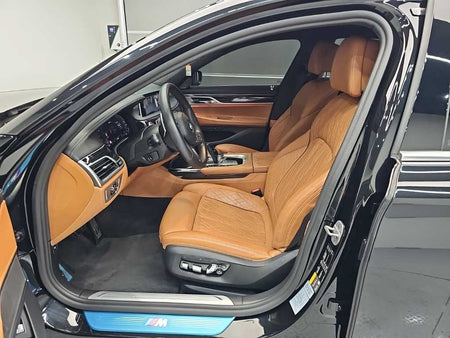 BMW 7-Series — photo 11