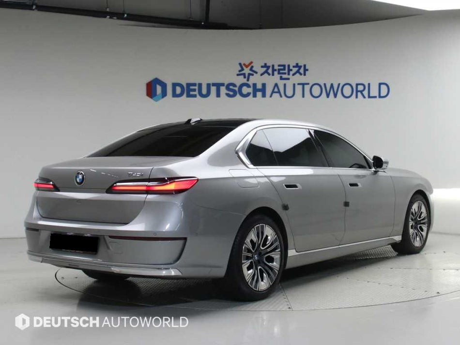 BMW 7-Series — photo 02