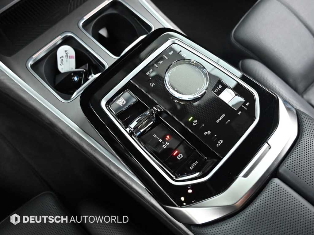 BMW 7-Series — photo 09