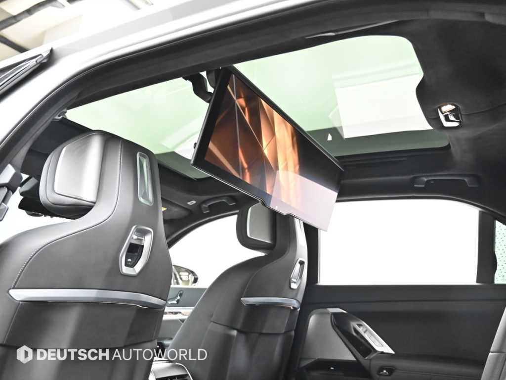 BMW 7-Series — photo 18