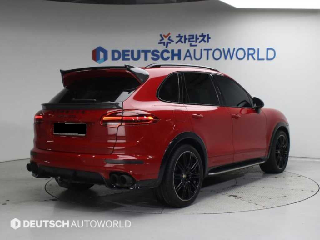 Porsche Cayenne — photo 02