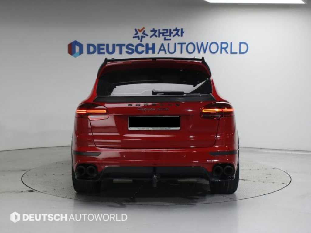 Porsche Cayenne — photo 04