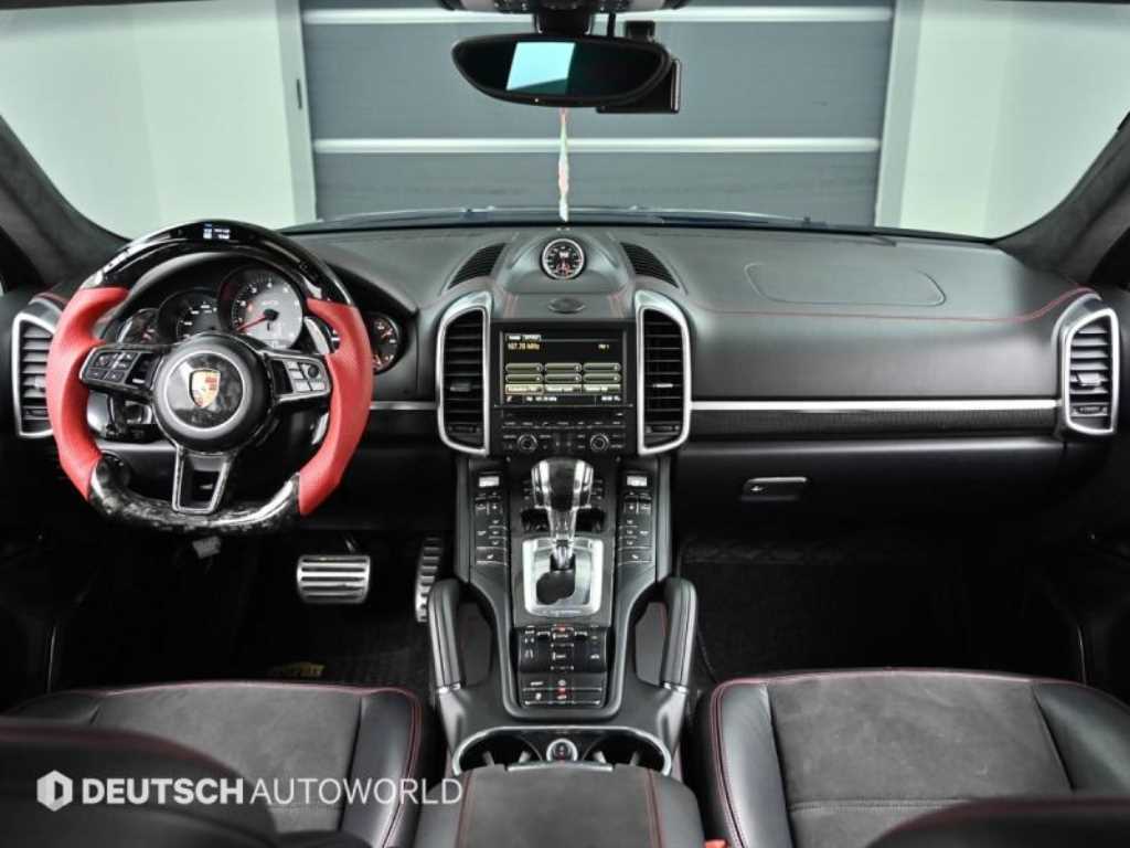 Porsche Cayenne — photo 07