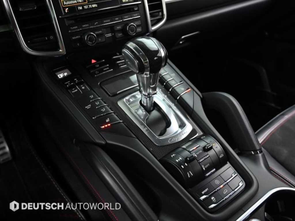 Porsche Cayenne — photo 09
