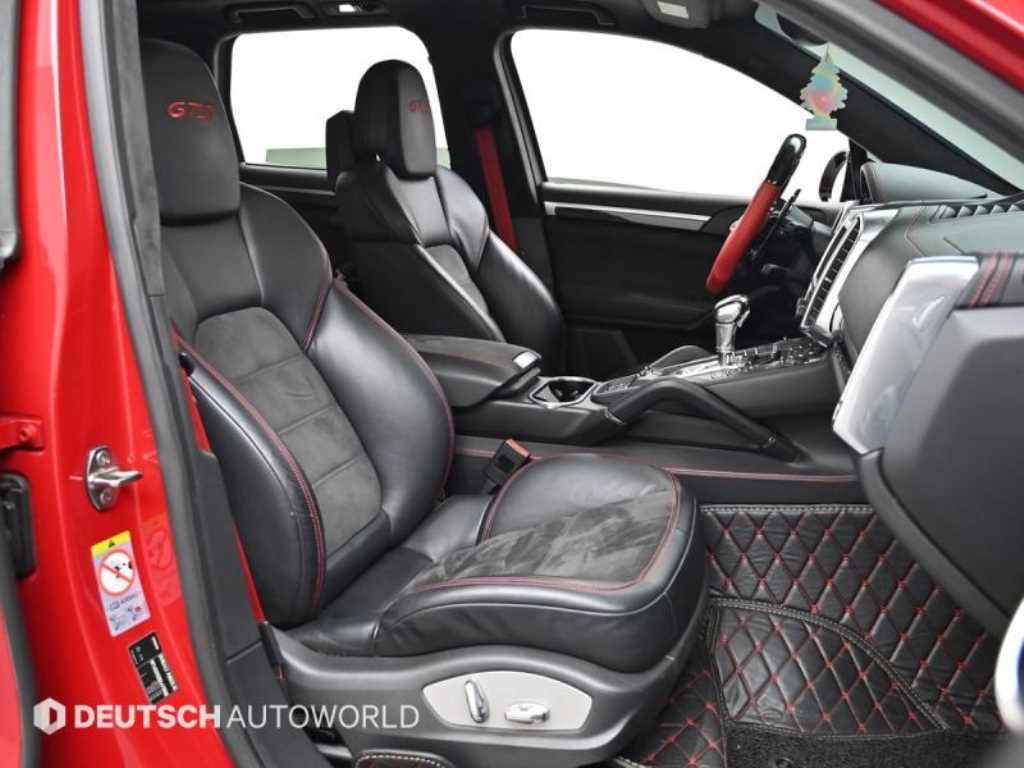 Porsche Cayenne — photo 10
