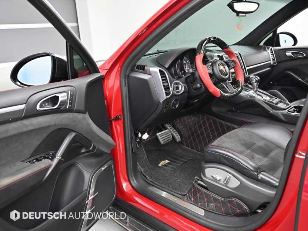 Porsche Cayenne — photo 11