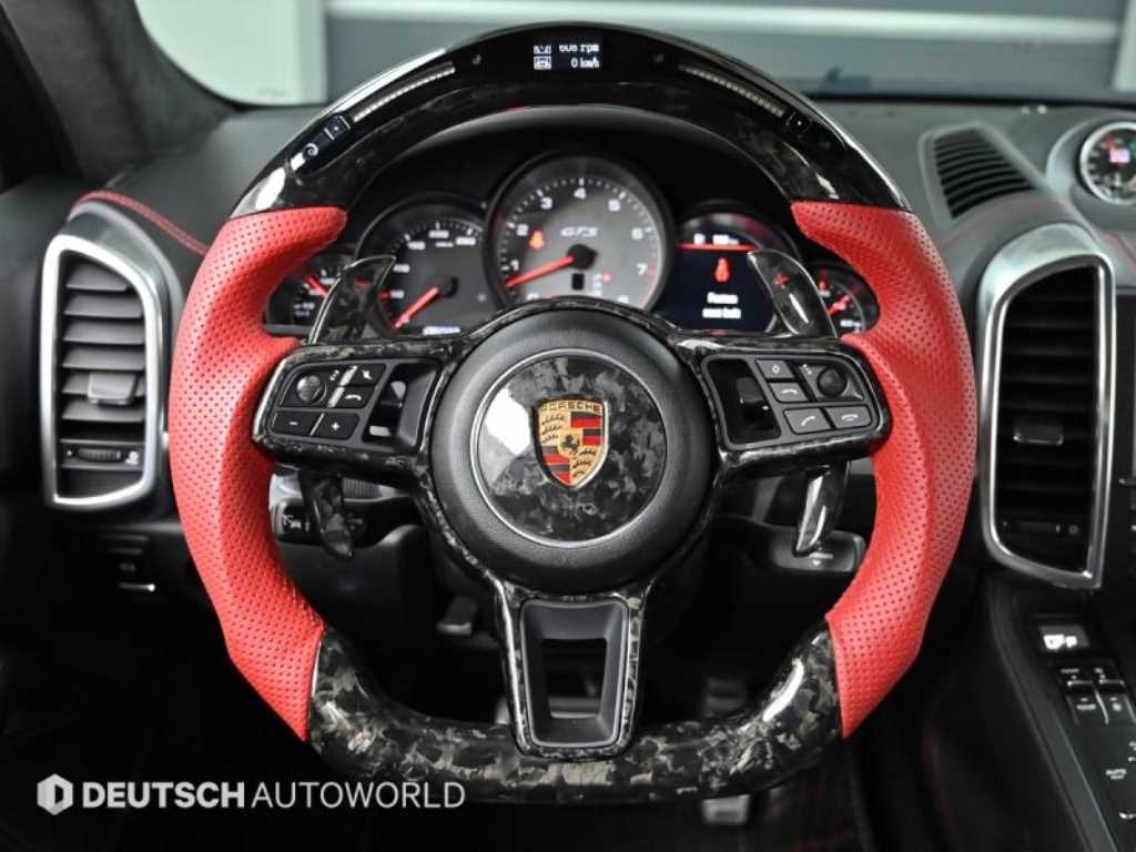Porsche Cayenne — photo 13