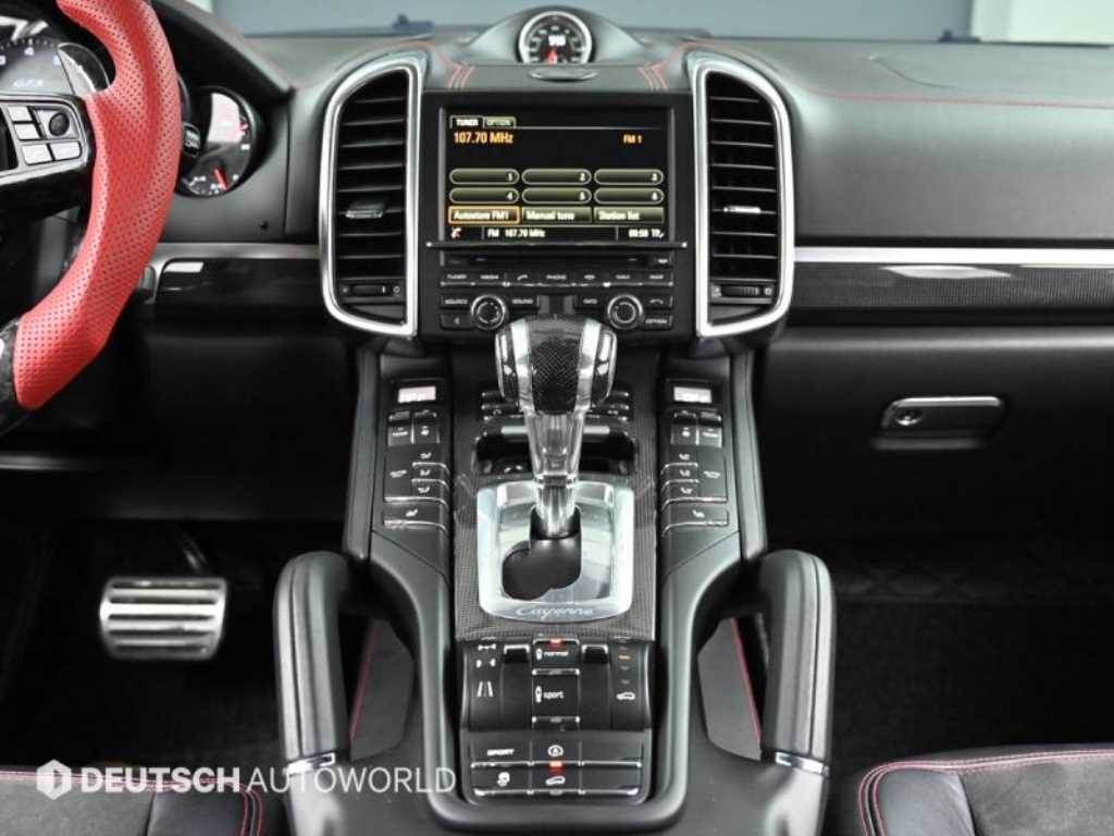 Porsche Cayenne — photo 14