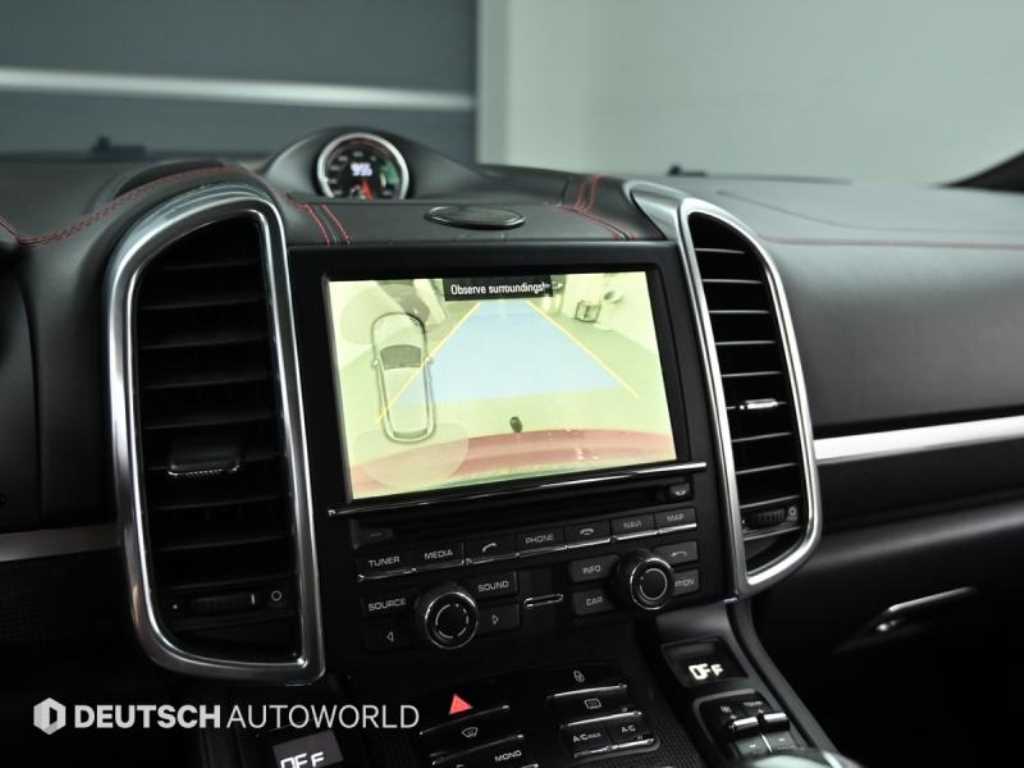 Porsche Cayenne — photo 15