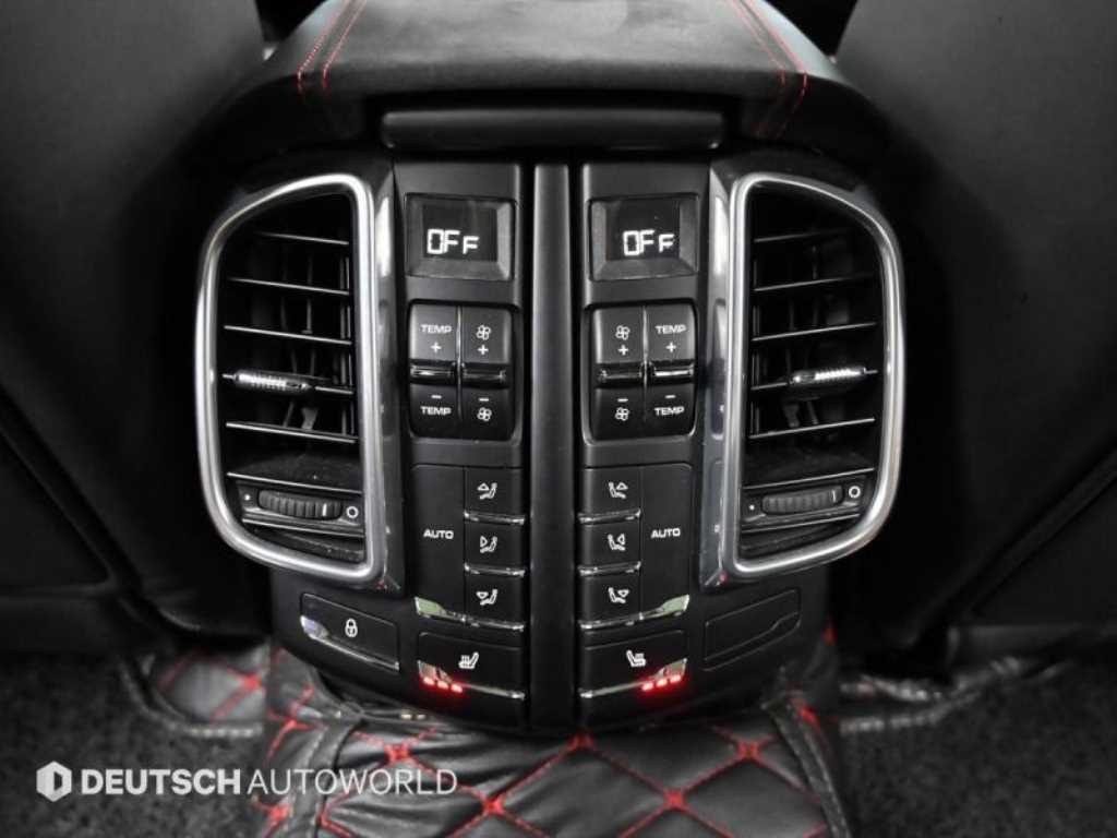 Porsche Cayenne — photo 16