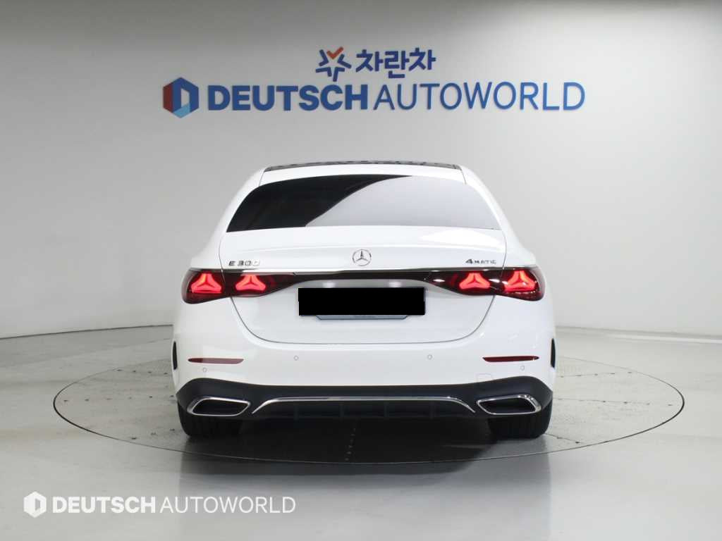 Mercedes-Benz E-Class — photo 04