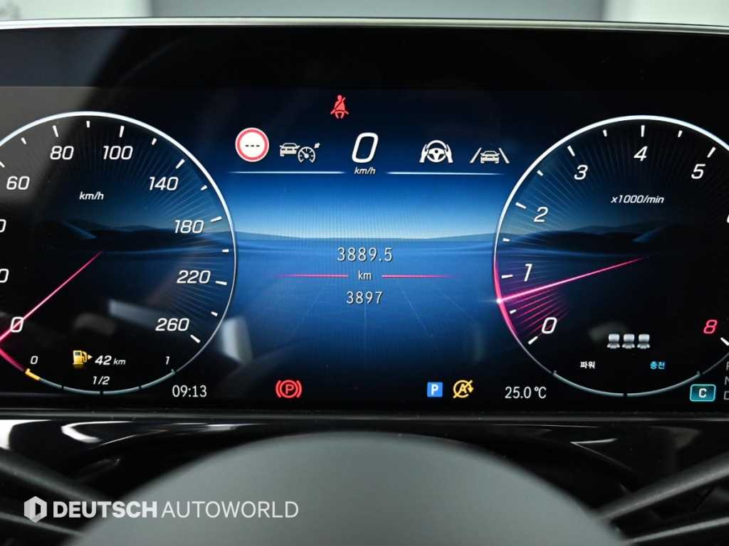 Mercedes-Benz E-Class — photo 08