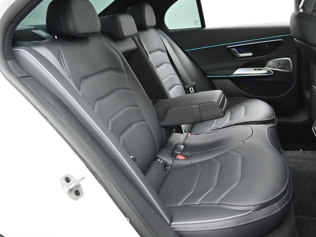 Mercedes-Benz E-Class — photo 12