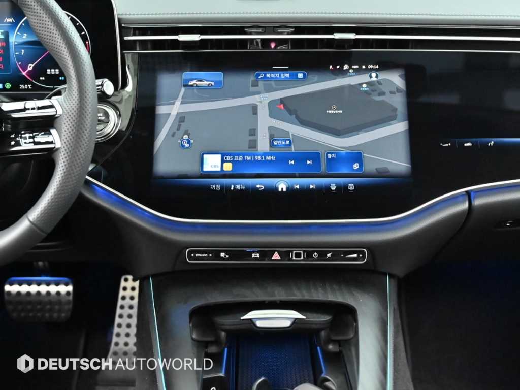 Mercedes-Benz E-Class — photo 14