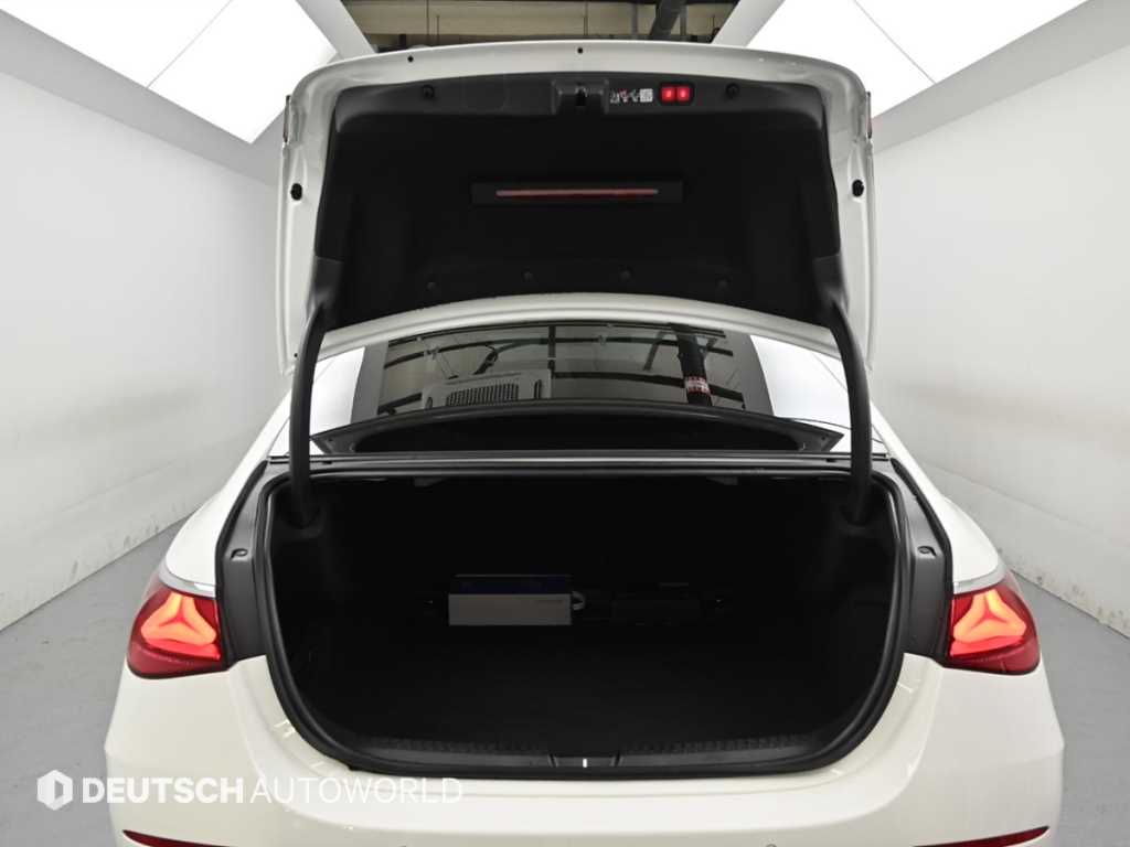 Mercedes-Benz E-Class — photo 19