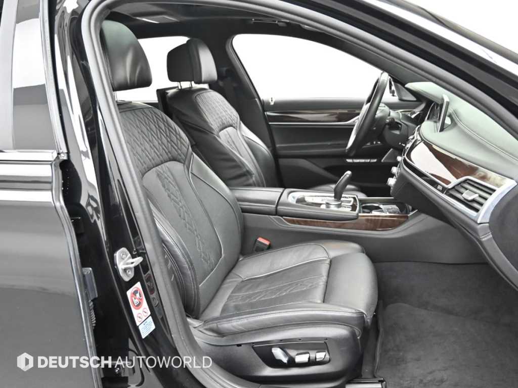 BMW 7-Series — photo 10