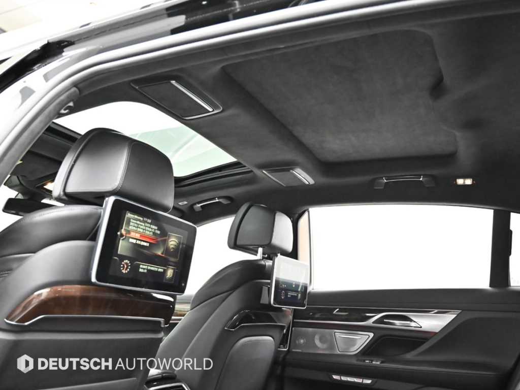 BMW 7-Series — photo 18