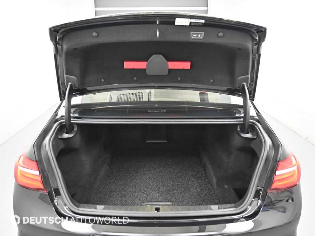 BMW 7-Series — photo 19