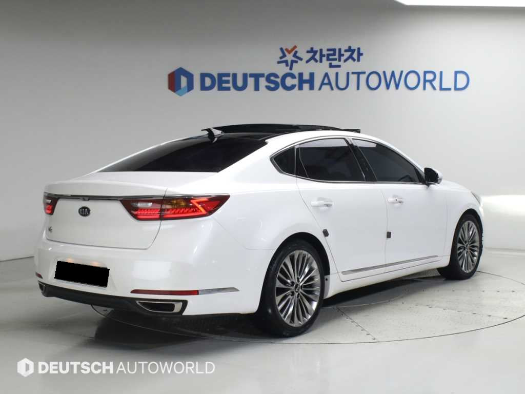 Kia K7 — photo 02