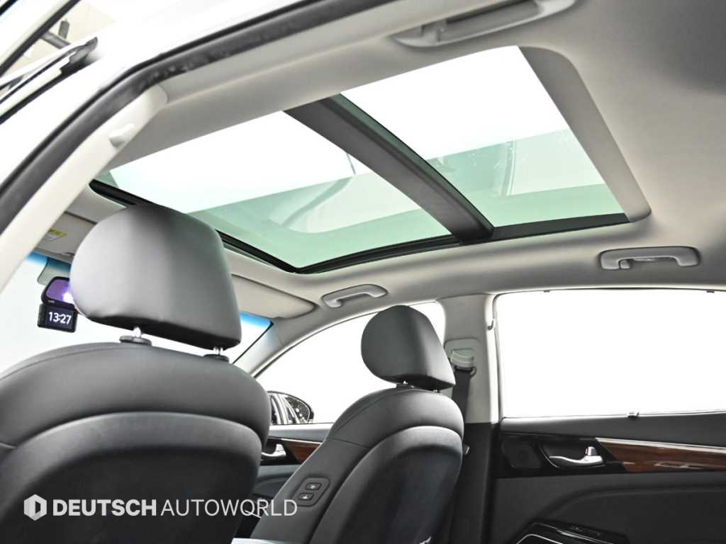 Kia K7 — photo 11