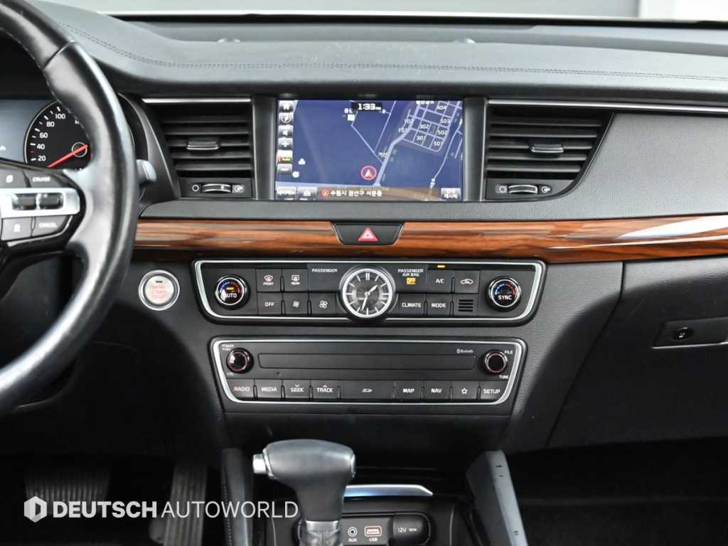 Kia K7 — photo 15